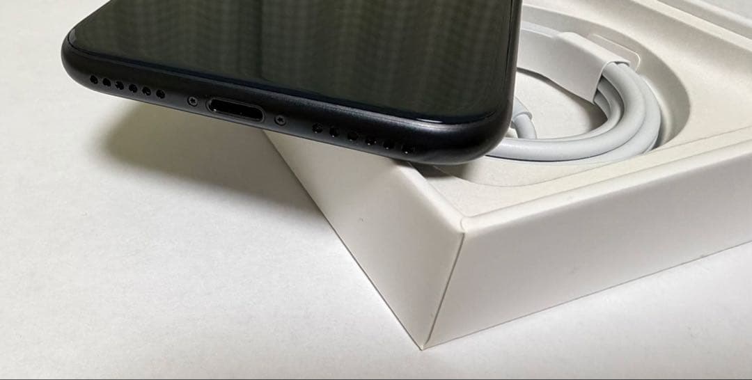 【美品】iPhoneSE（第３世代） 64GB