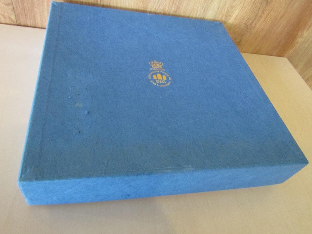 ロイヤルコペンハーゲン　Bing & Grøndahl 青い花柄皿 　希少品