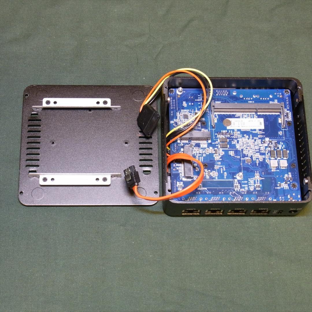 ミニPC Intel J1900搭載 4 LAN ファンレスベアボーン
