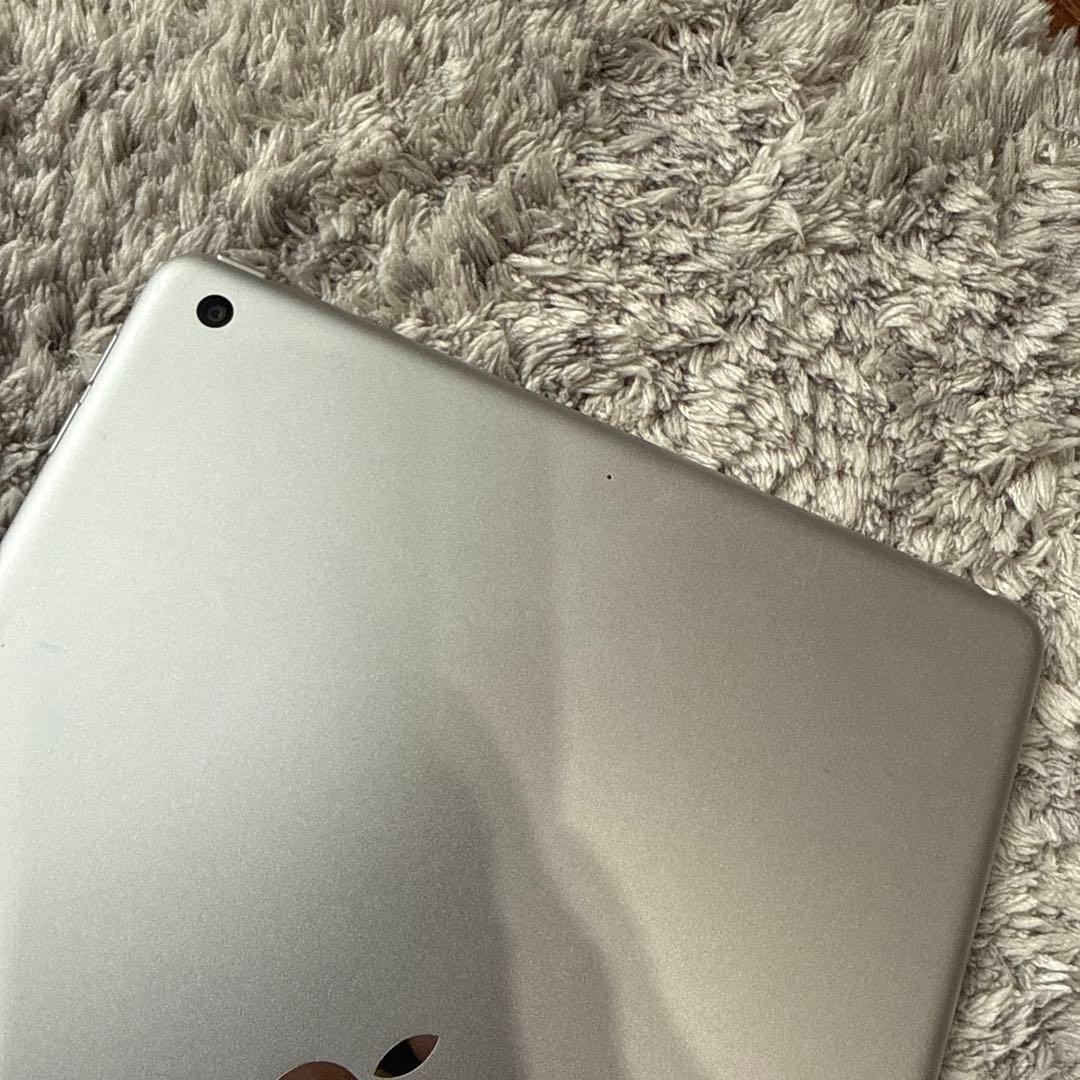 アップル　iPad 第7世代　シルバー