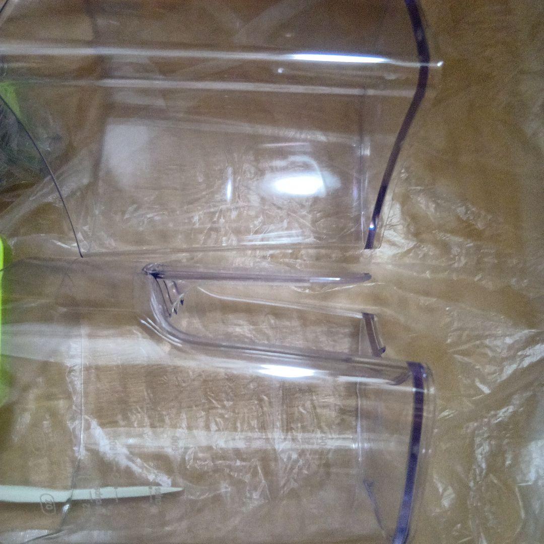 クビンス 赤い縦型ジューサー　フローズンデザートストレーナー付き