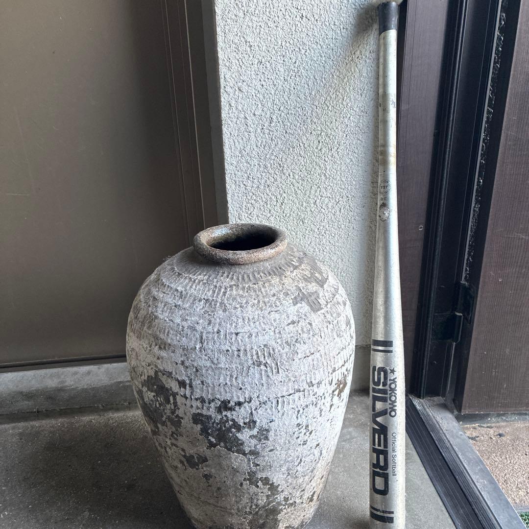 紹興酒漬け込む壺　　円筒形陶器　中国浙江省紹興市の壺