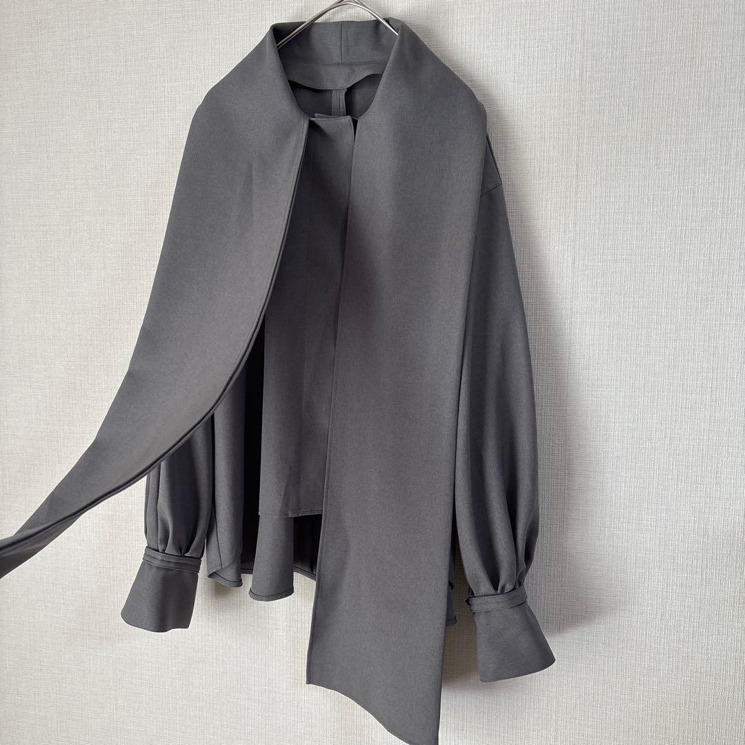 美品 #Newans ハッシュニュアンス リボン パウダリー ブラウス グレー