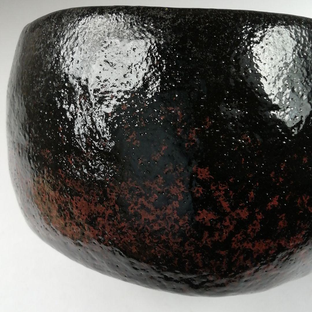 Ｗ２１８　茶碗　『辰砂　黒楽茶碗』『岡宏峰 造』　共箱　抹茶碗　茶道具