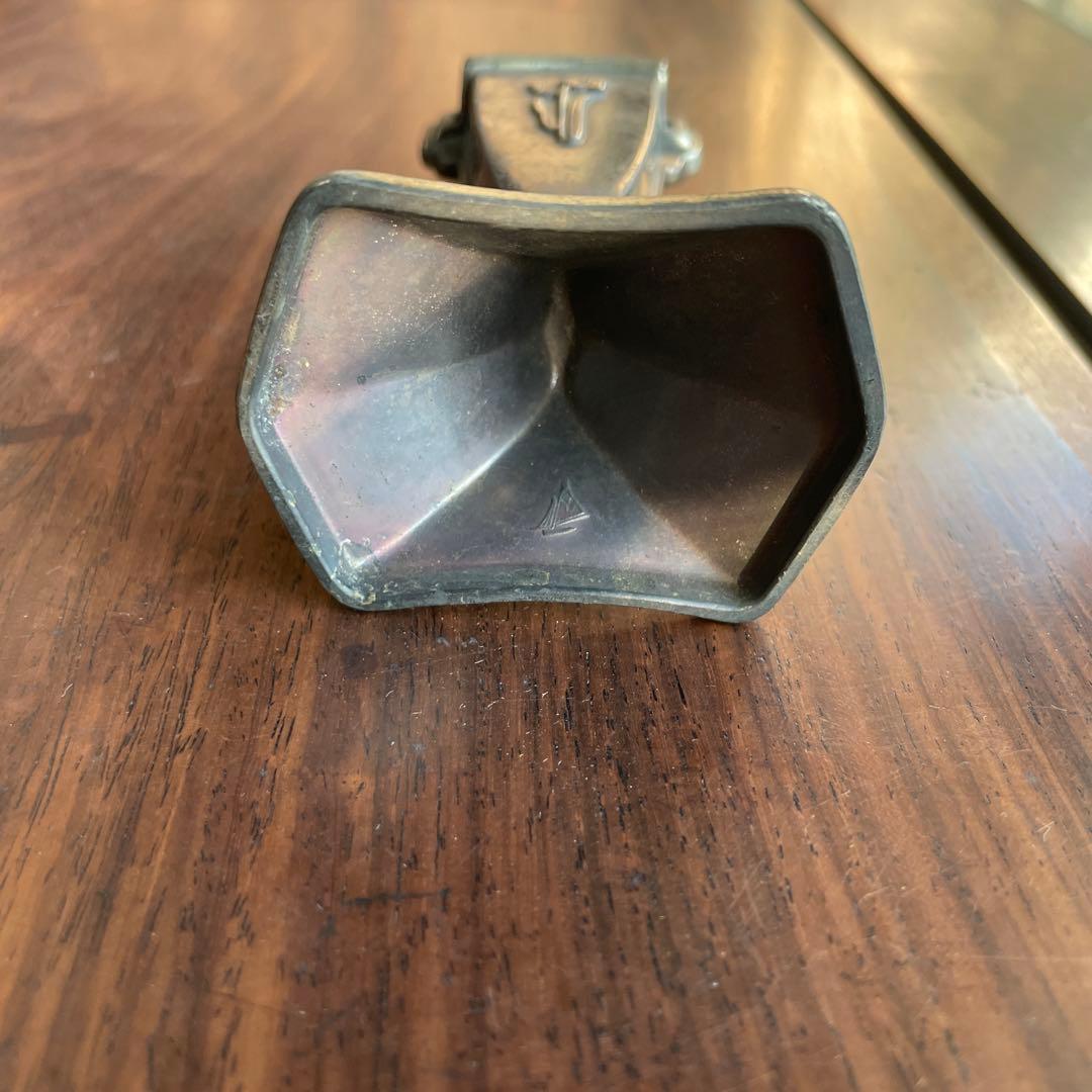 金属製のアンティークレトロな花器