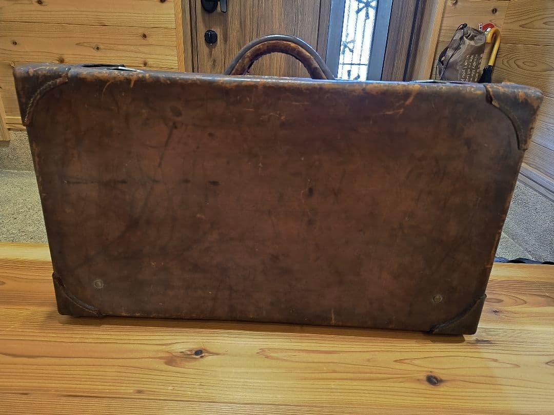 クラシックレザー中型スーツケース　アンティーク　トランク
