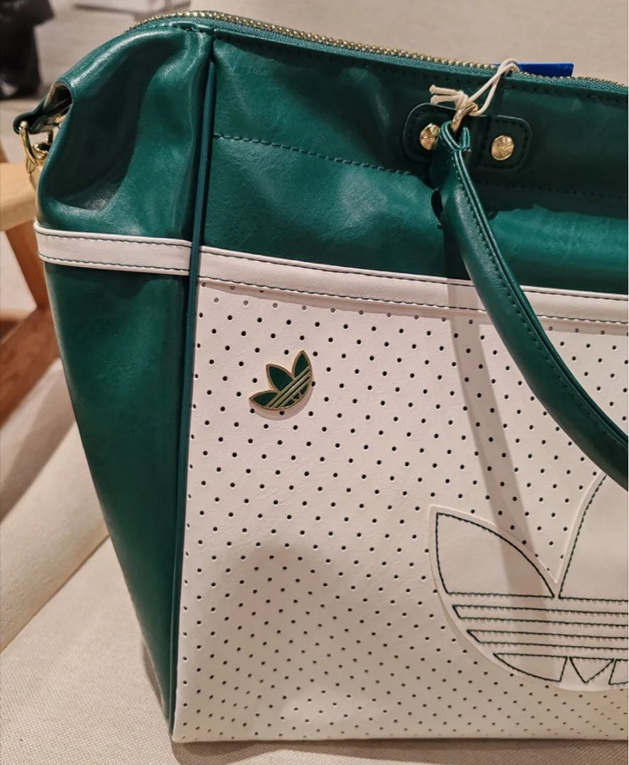 完売品Adidas ボウリングバッグ ホワイト*グリーン　JC5689