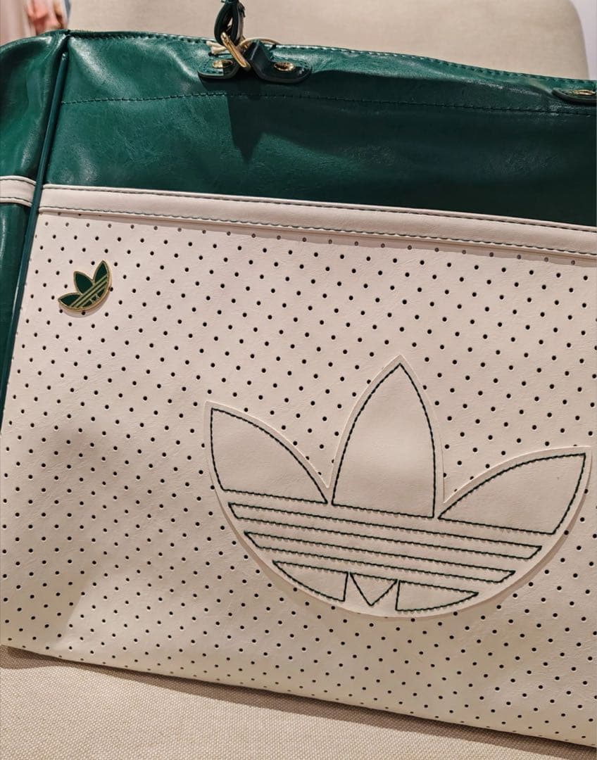 完売品Adidas ボウリングバッグ ホワイト*グリーン　JC5689