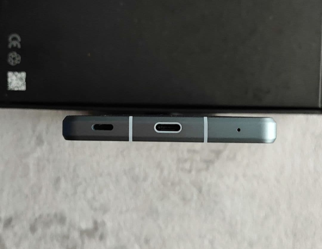 AQUOS R8 SIMフリーモデル　SH-R80 ブルー