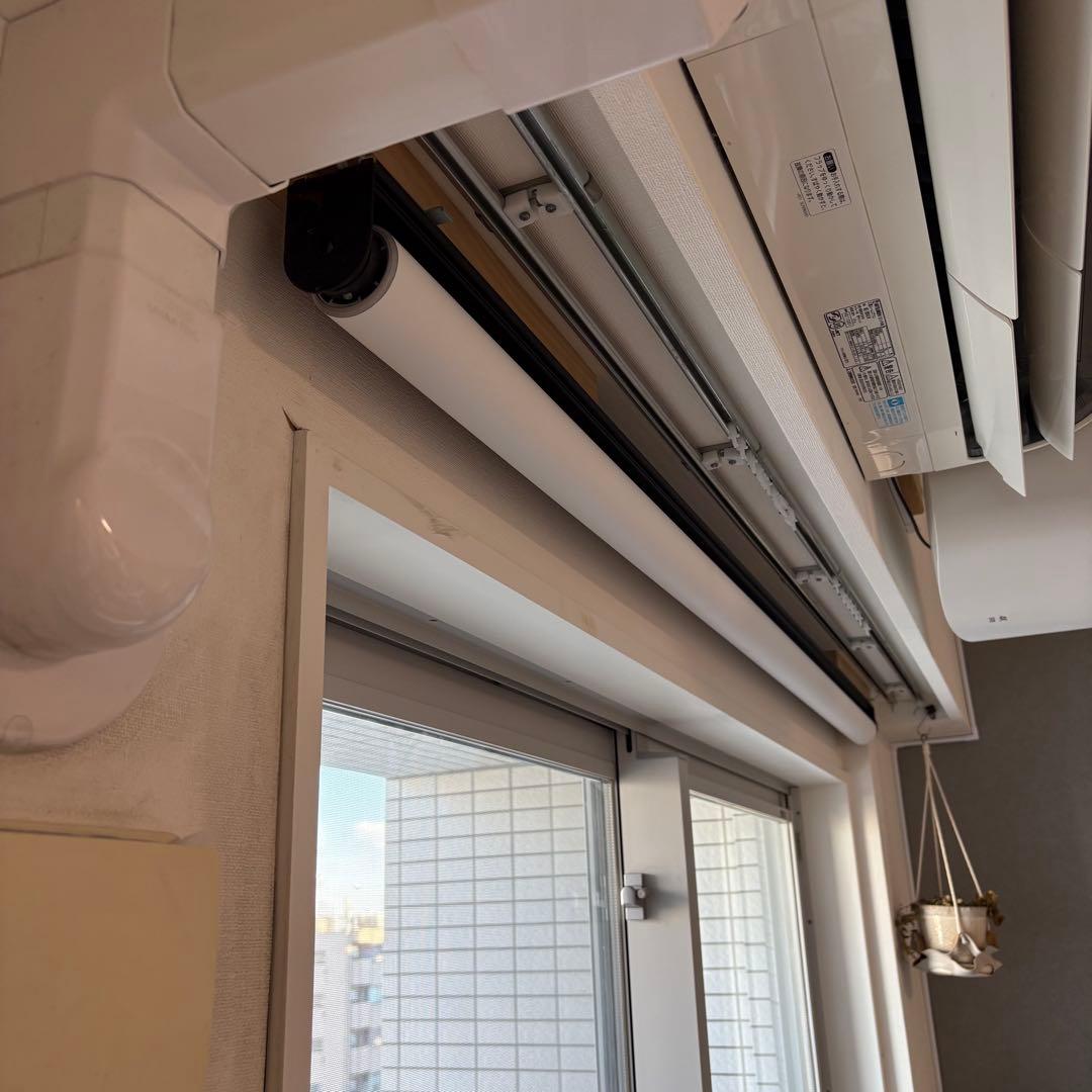 シアターハウス 遮光一級 電動 暗幕ロールスクリーン