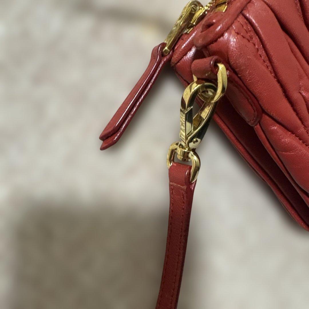 【 美品 正規品 】 miumiuマテラッセ ショルダーバッグ赤