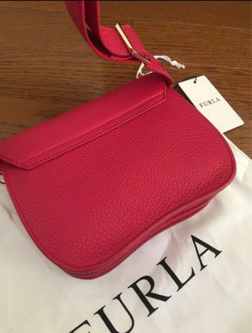 新品フルラ　ショルダーバッグ