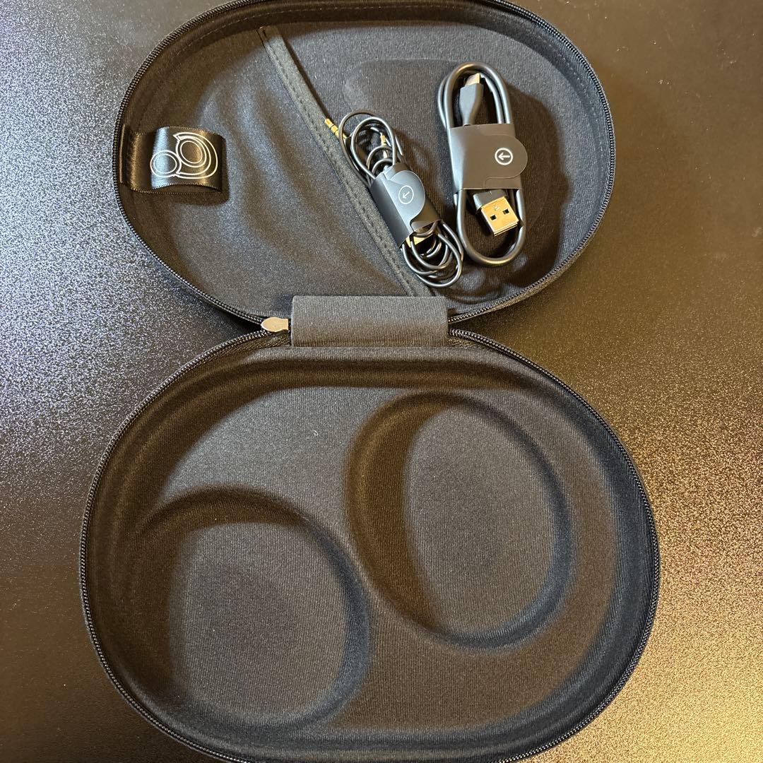 Bose Quiet Confort Ultraヘッドフォンケース付属