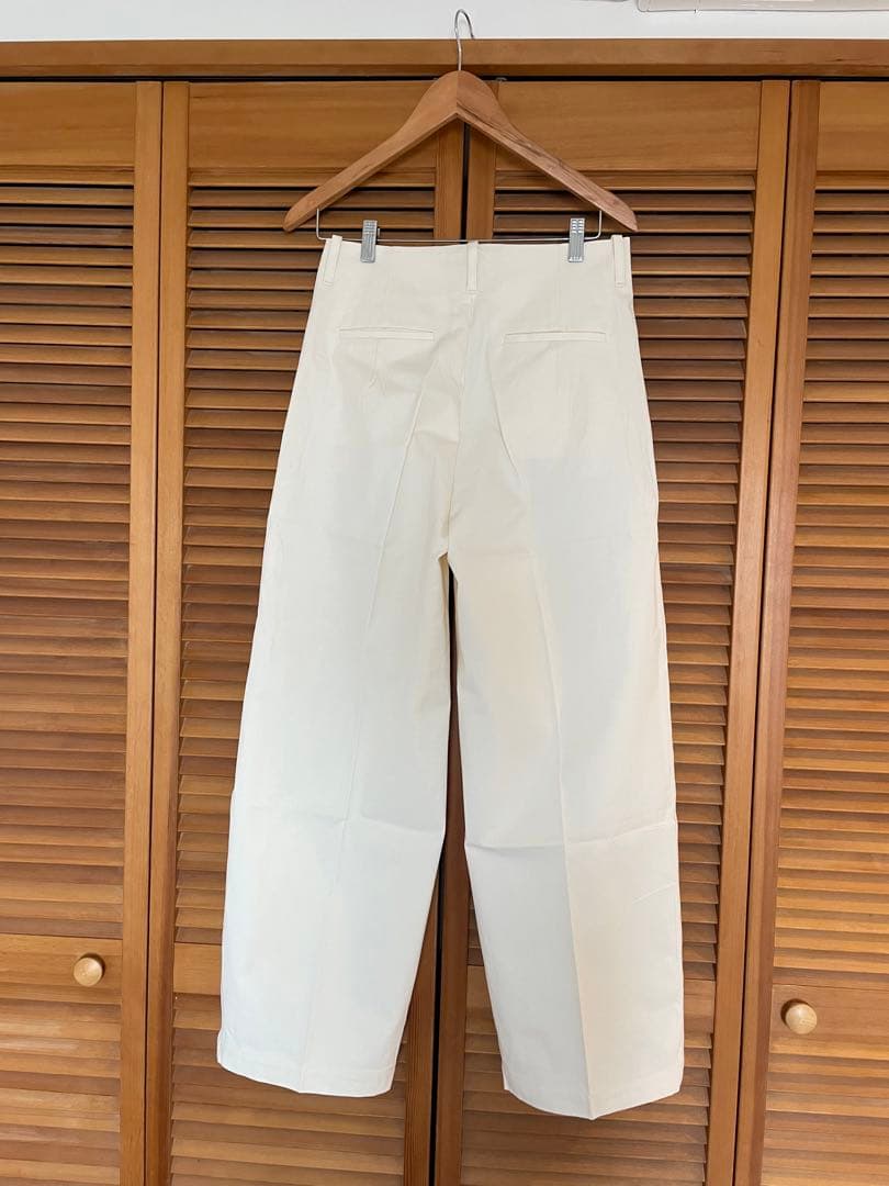 【てん】【新品】JULYNINE チノパン/アッシュホワイト　Ｍサイズ