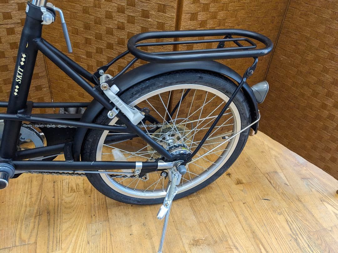 U096 ミニベロ自転車　20インチ 6段変速 カゴ付き　ブラック