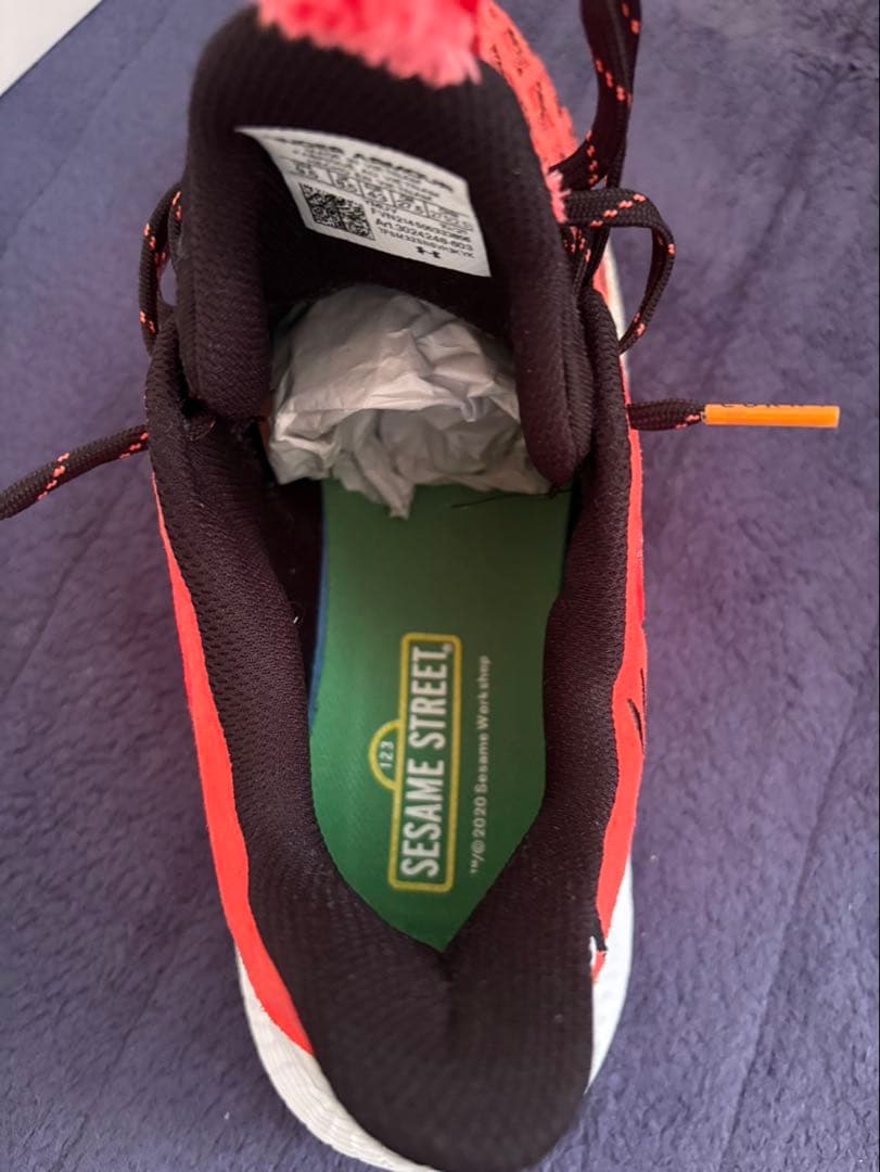 Curry 9 セサミストリート エルモ バスケットボールシューズ