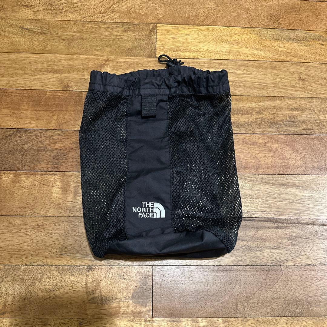 【極美品】ノースフェイス抱っこ紐　収納袋・よだれカバー付き　送料無料