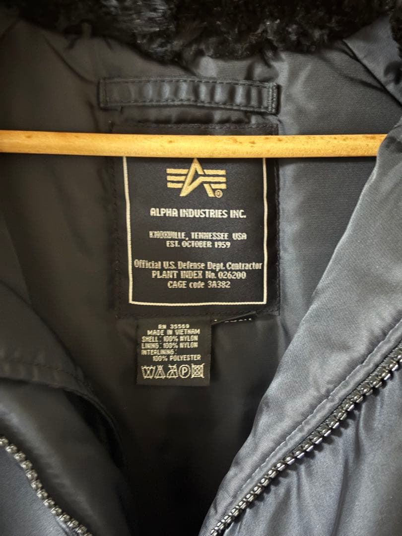 Alpha アウター ブラック