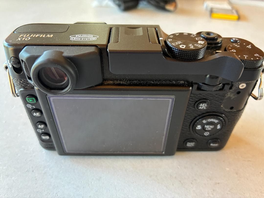 Fujifilm X10 コンパクトデジタルカメラ（ジャンク品）