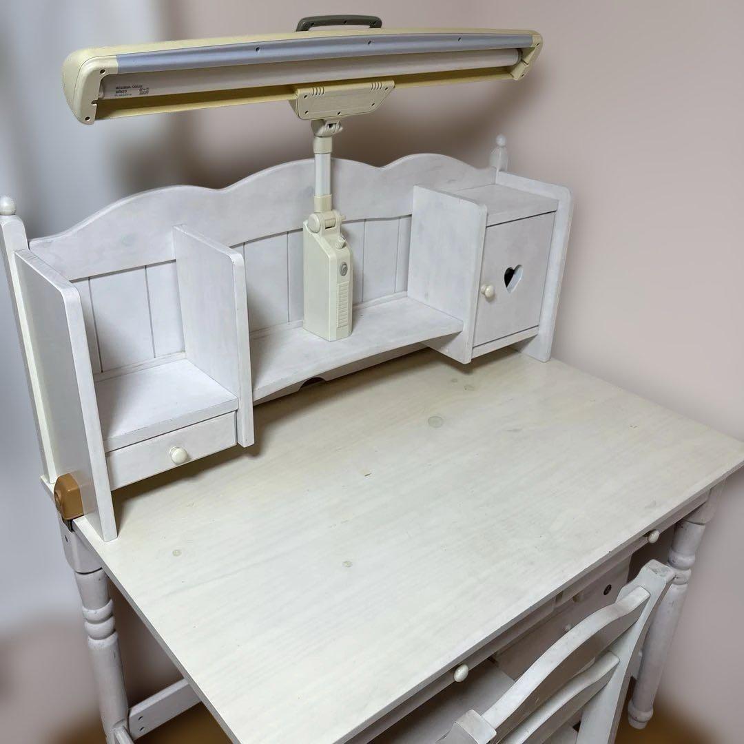 勉強机　ホワイト収納付きデスク LEDライト付き