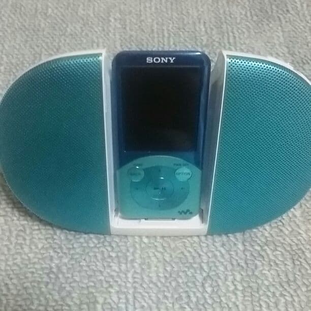 ウォークマン2台、購入時付属スピーカー付き！