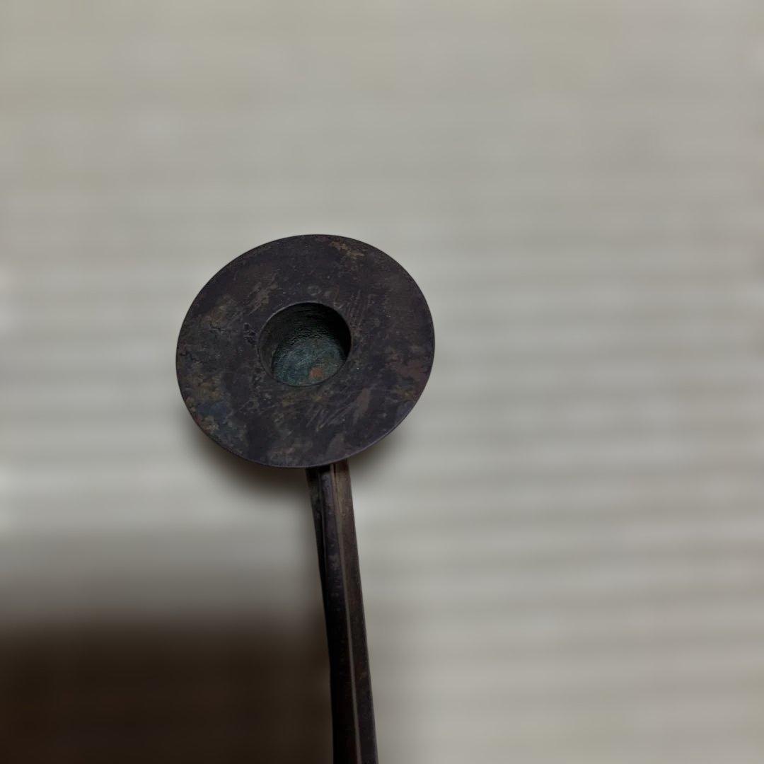 装飾的な金属製ヒンジ