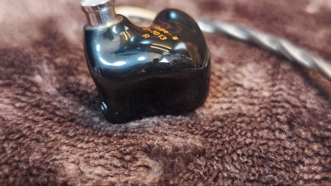 値下げ美品 THIEAUDIO HYPE4 有線イヤホン ハイブリッド型