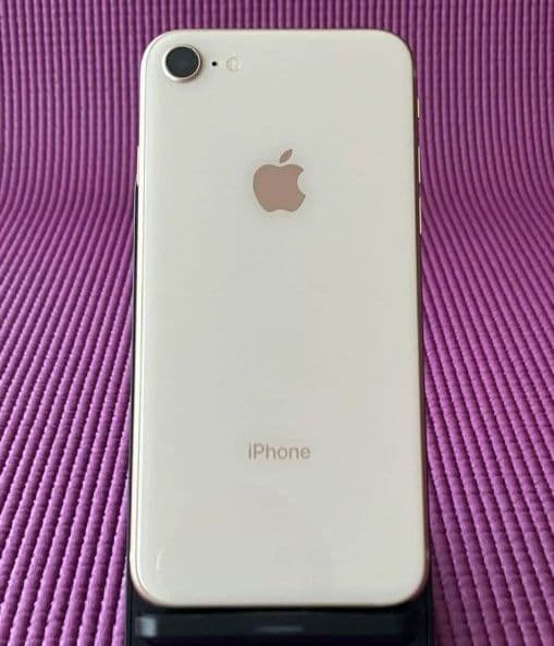 iPhone8 256GB ゴールド docomo SIMロック解除済み