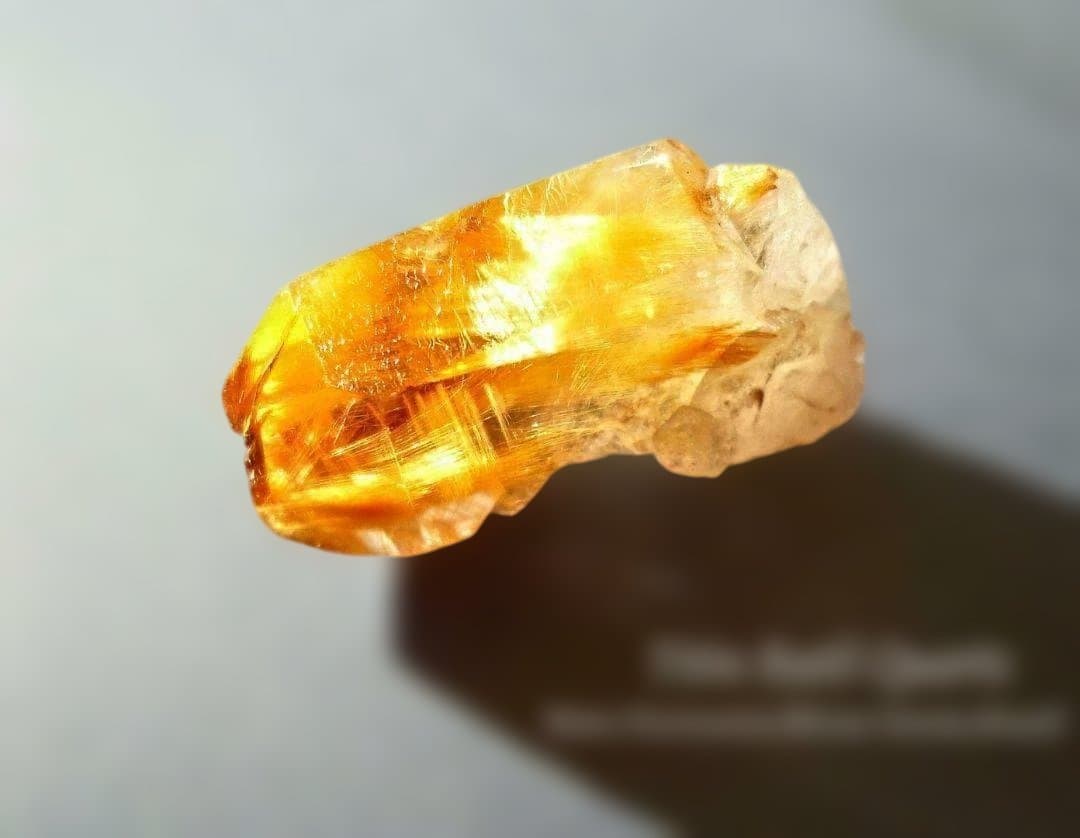 タイチンルチル 放射 ルチルクォーツ 水晶 鉱物標本