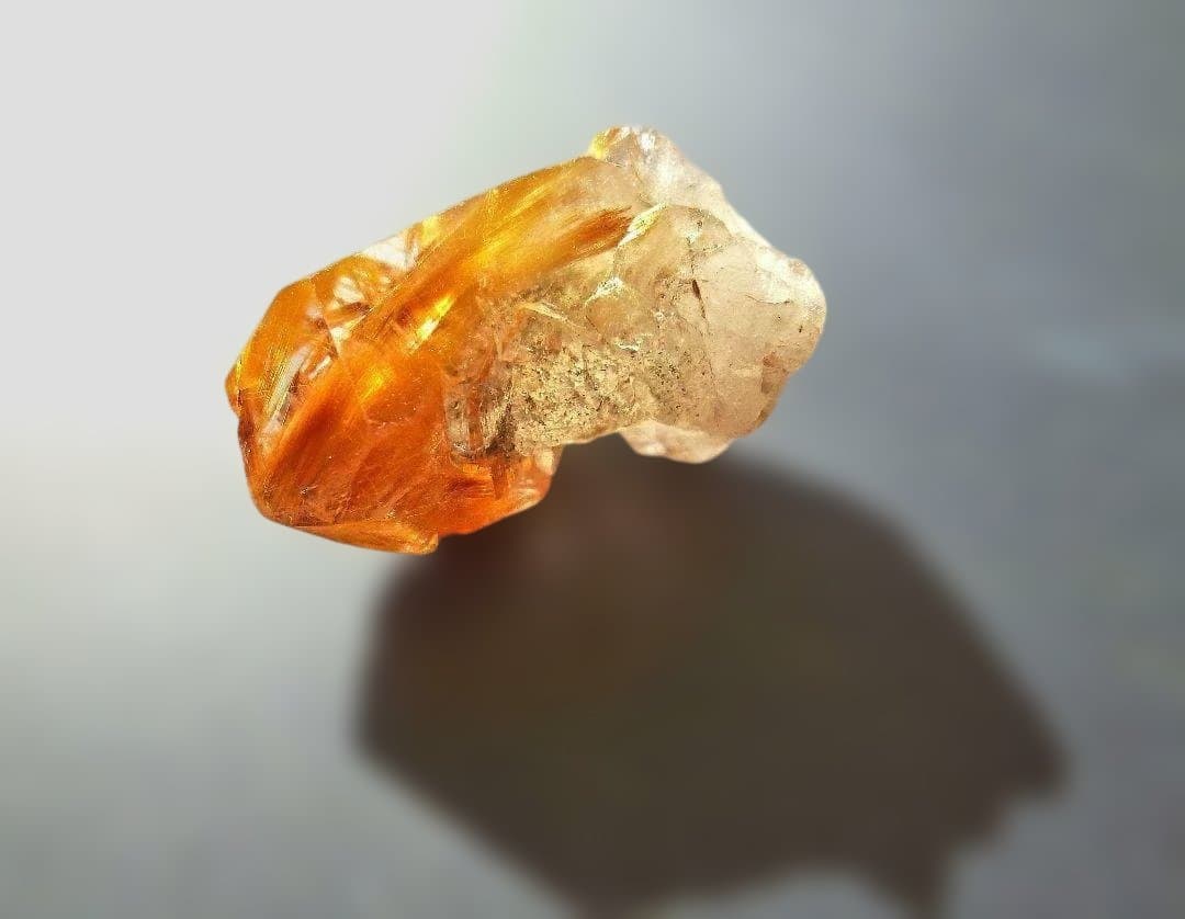 タイチンルチル 放射 ルチルクォーツ 水晶 鉱物標本