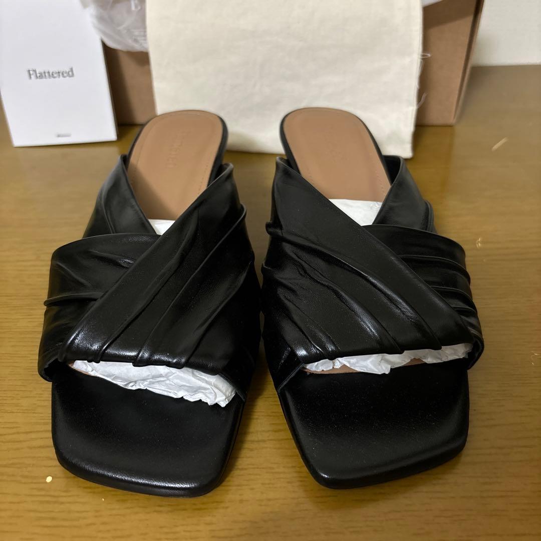 Flattered EMIサンダル　ブラック　サイズ24-24.5cm