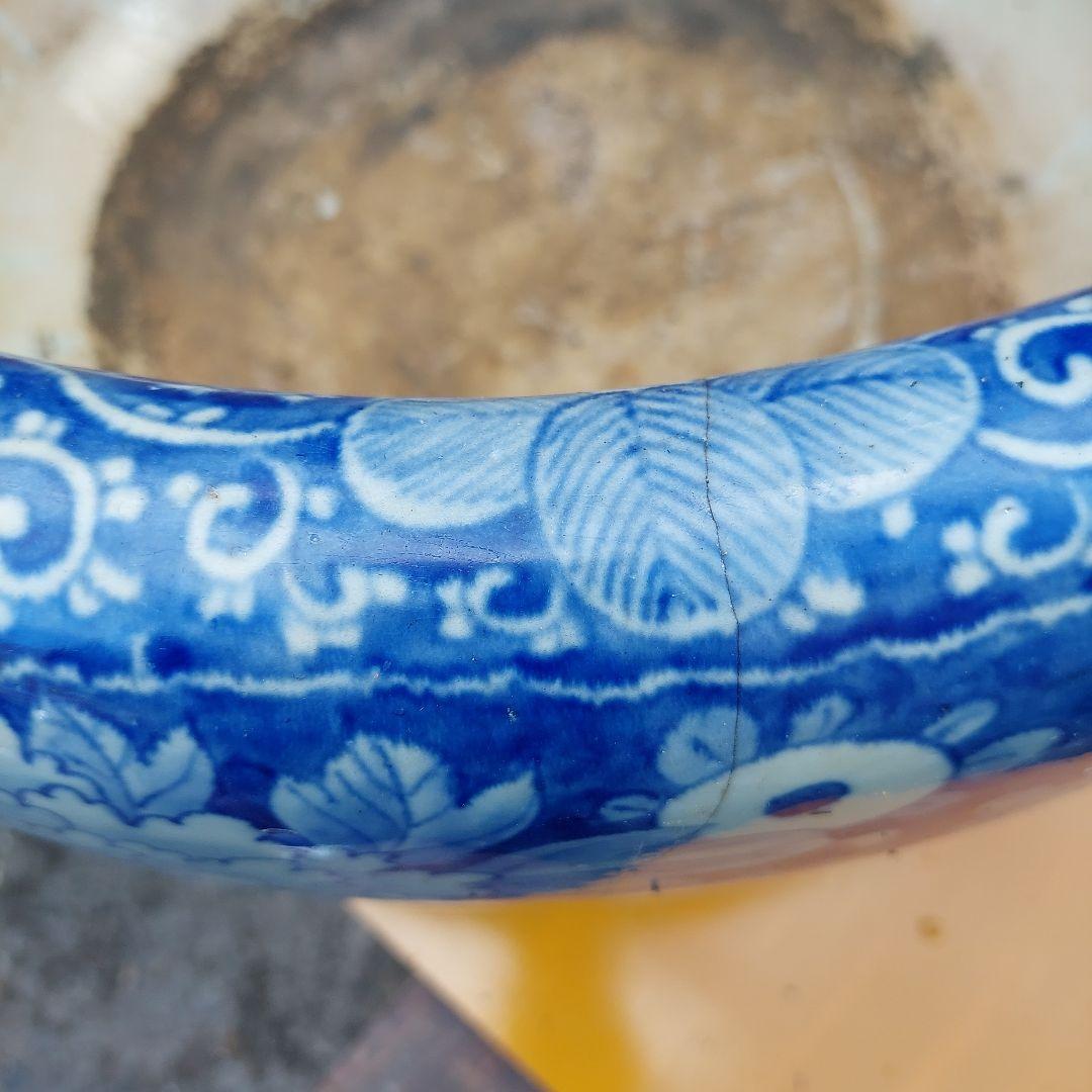 青と白の花柄陶器火鉢