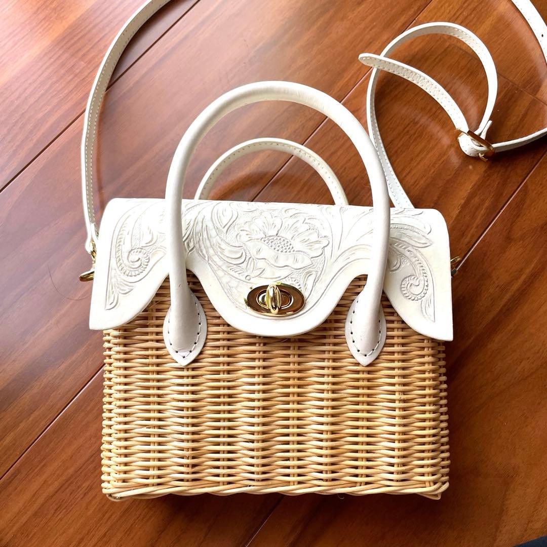 美品！完売品カービングトライブス　2way ミニラタン　カゴバッグ　ホワイト