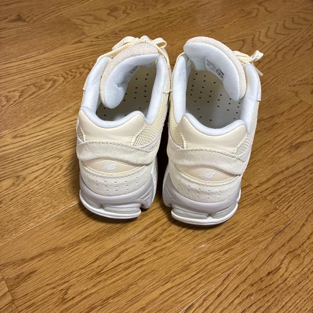 New Balance 2002R クリーム シューズ