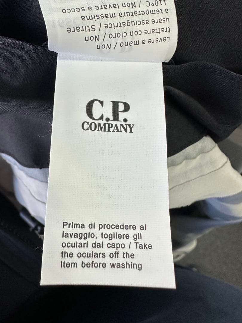 C.P. Company ゴーグルブラックナイロンジャケット フード付き