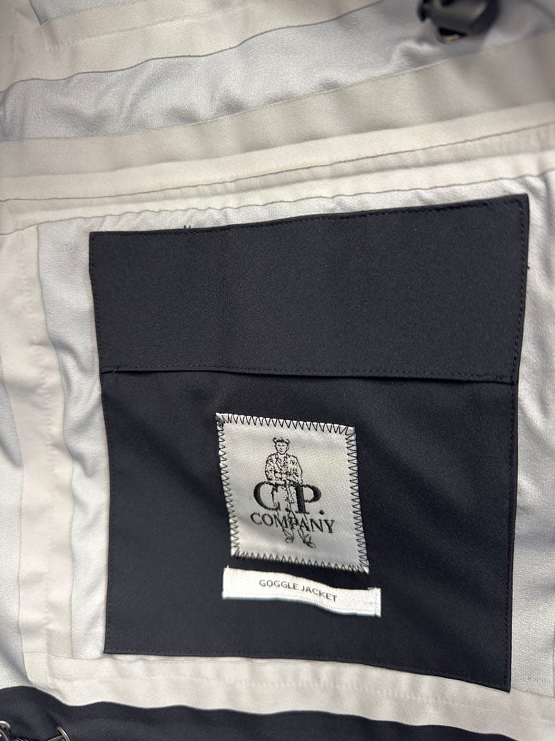 C.P. Company ゴーグルブラックナイロンジャケット フード付き