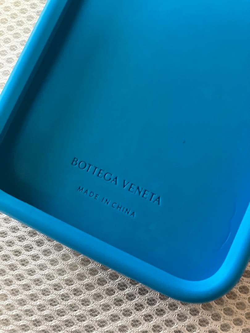 BOTTEGA VENETA ブルー シリコンケース　16pro MAX