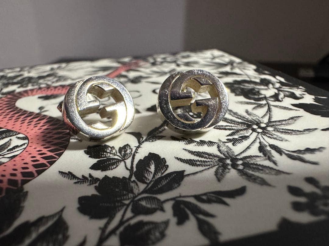 ぼ*り様 GUCCI グッチ インターロッキング　スタッズピアス　シルバー925