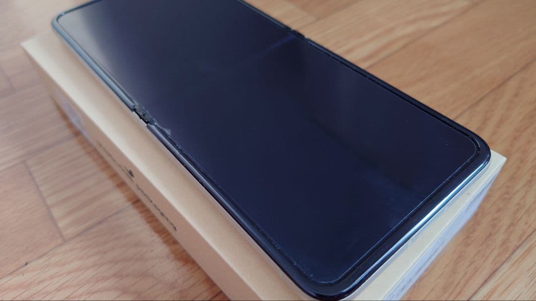 Motorola razr 40 バニラクリーム　SIMフリー