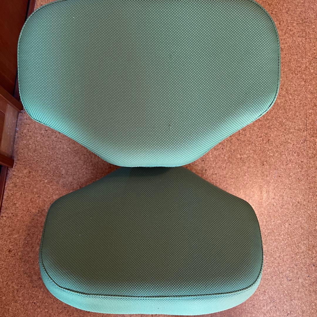 よい姿勢で座れるデスクチェア