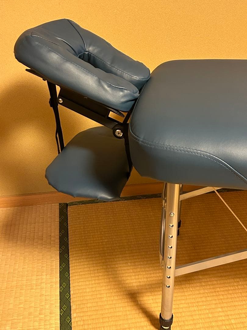 軽量 アルミ製折りたたみマッサージベッド ブルー