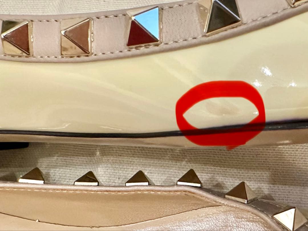 VALENTINO スタッズ付きポインテッドトゥパンプス 35 アイボリー