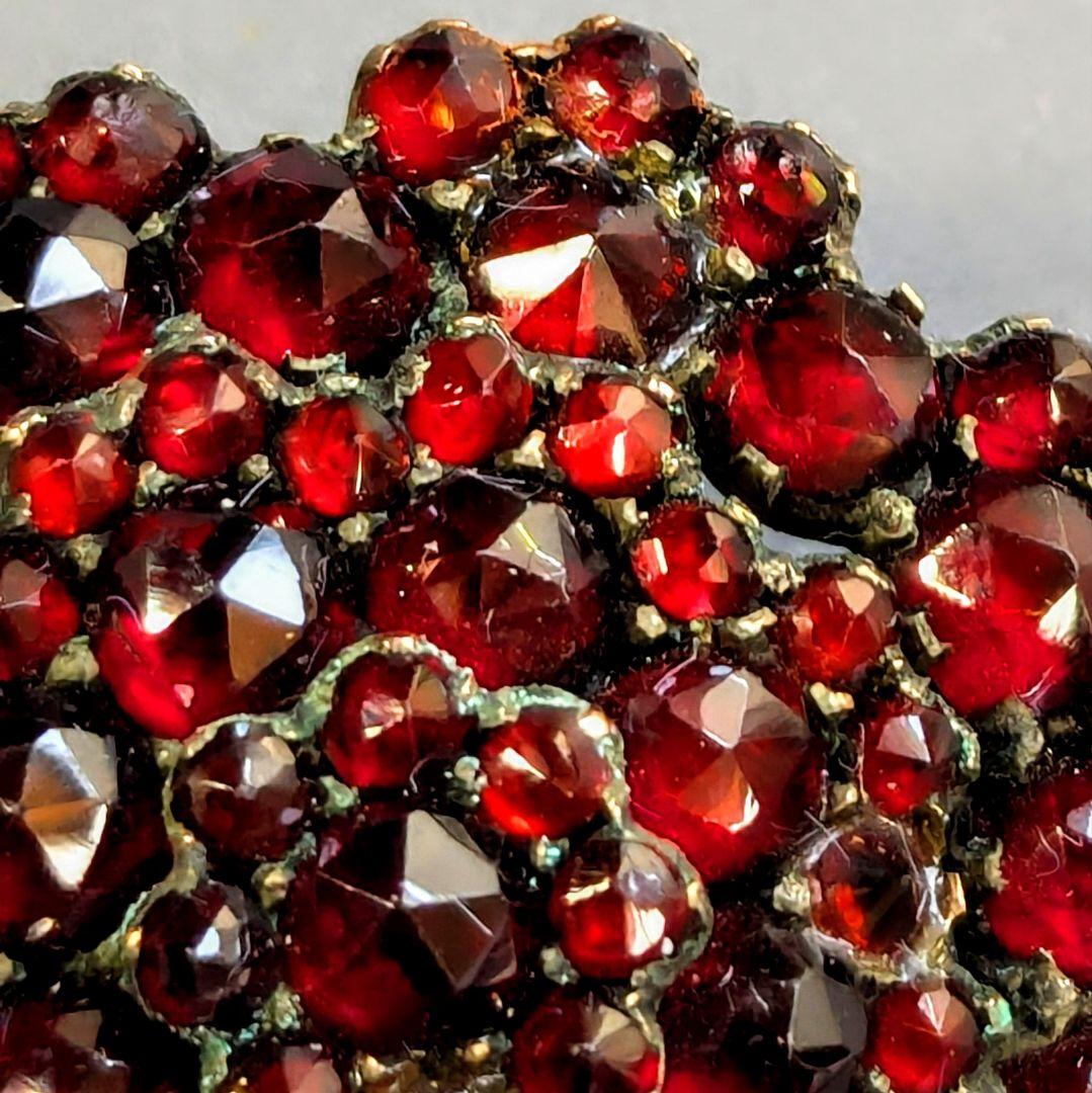 欧州アンティーク フランスより　ボヘミアン ガーネットブローチ