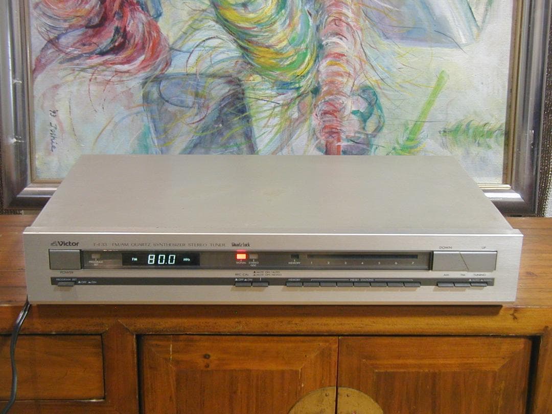 ★VICTOR T-F33 FM/AMシンセサイザーチューナー。