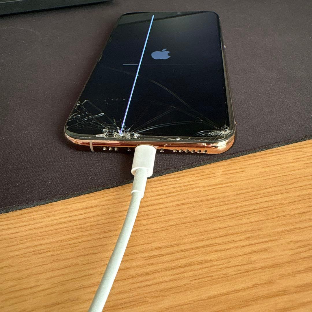 iPhone 64GB ひび割れあり