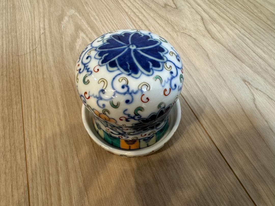 五彩蓋付き容器 花卉文様 大清光緒年製 官窯 磁器 珍品（箱付き）