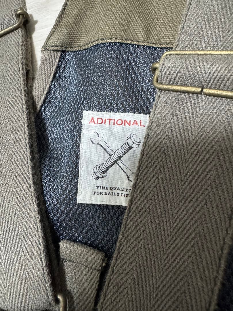 ADITIONAL オリーブグリーン ベスト