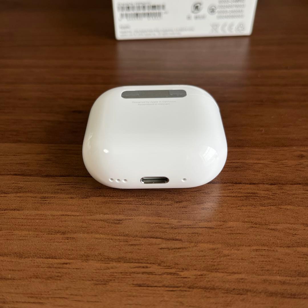 【美品】アクティブノイズキャンセリング搭載　AirPods4 本体