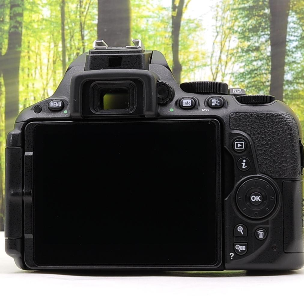 スマホ転送機能付☆ニコン D5500☆液晶タッチで簡単操作♪高画質一眼レフ