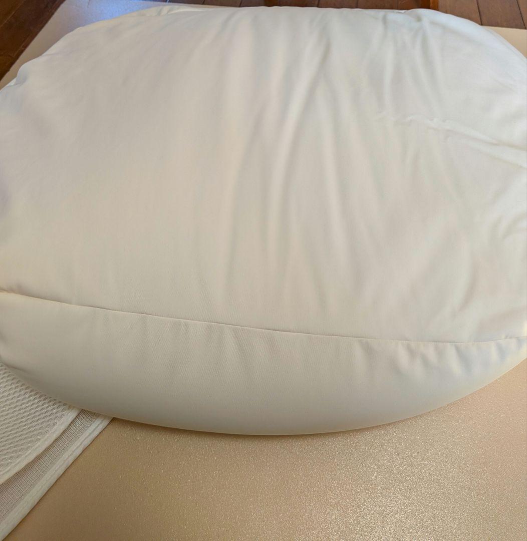 美品　おやすみたまご　授乳クッション